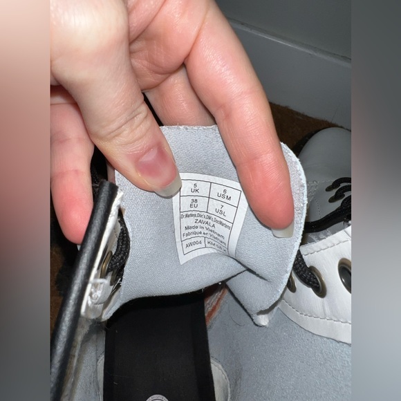 Dr Martens White Zavala Lace Up Boots WORN ONCE LIKE NEW! Size 7 - Picture 5 of 6